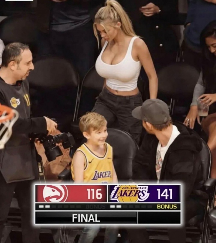 开云数字工具-😍美媒调侃湖人：或许他们每场都需要这位性感美女！