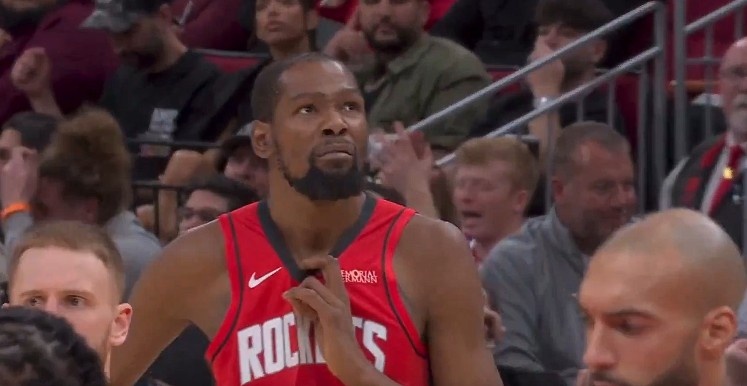 开云数字工具-戈贝尔罚球几乎三不沾 杜兰特一脸嫌弃直接惊现表情包💀